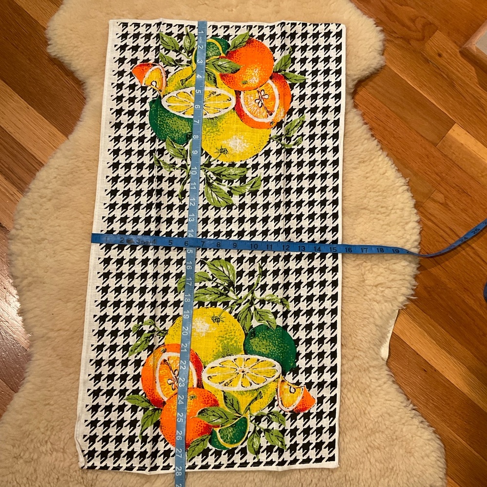 Vintage linen kitchen towels, set of 2 - Picture 7 of 7